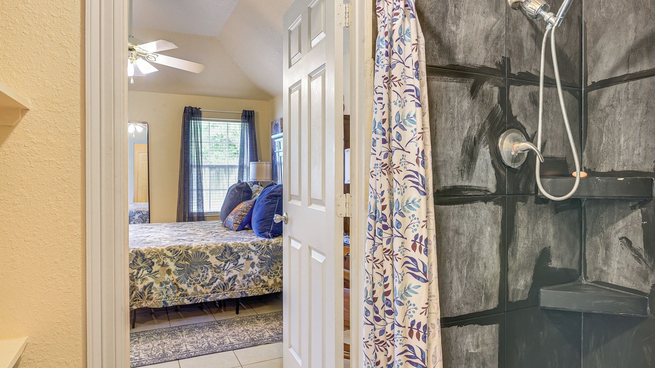 Photo of Bathroom in Alvin