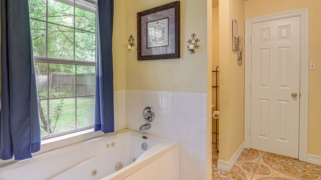 Photo of Bathroom in Alvin