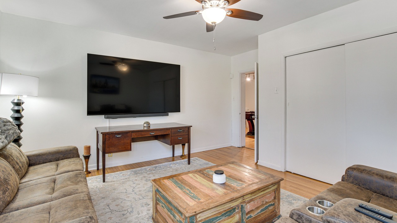 Photo of Livingroom in Ravenswood