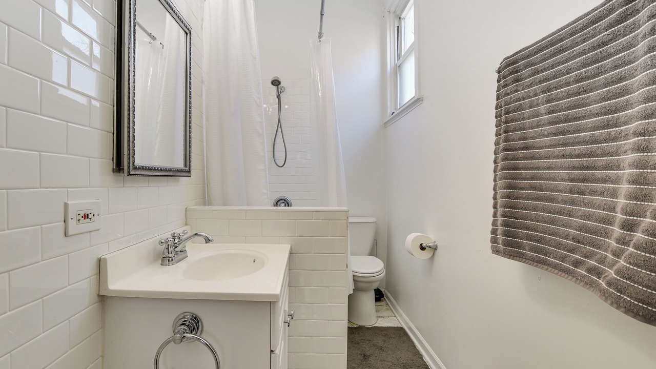 Photo of Bathroom in Ravenswood