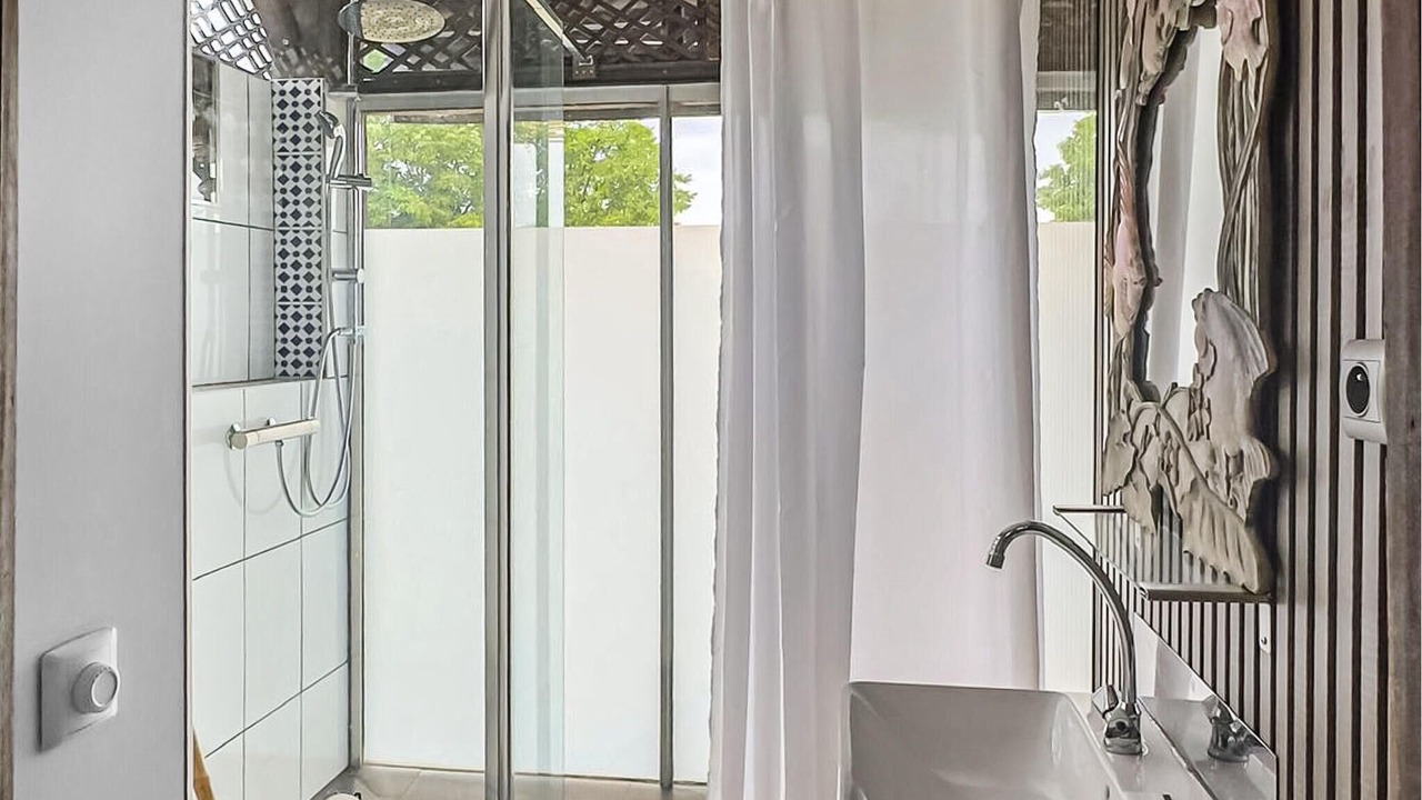 Photo of Bathroom in Saint-Sulpice-de-Roumagnac