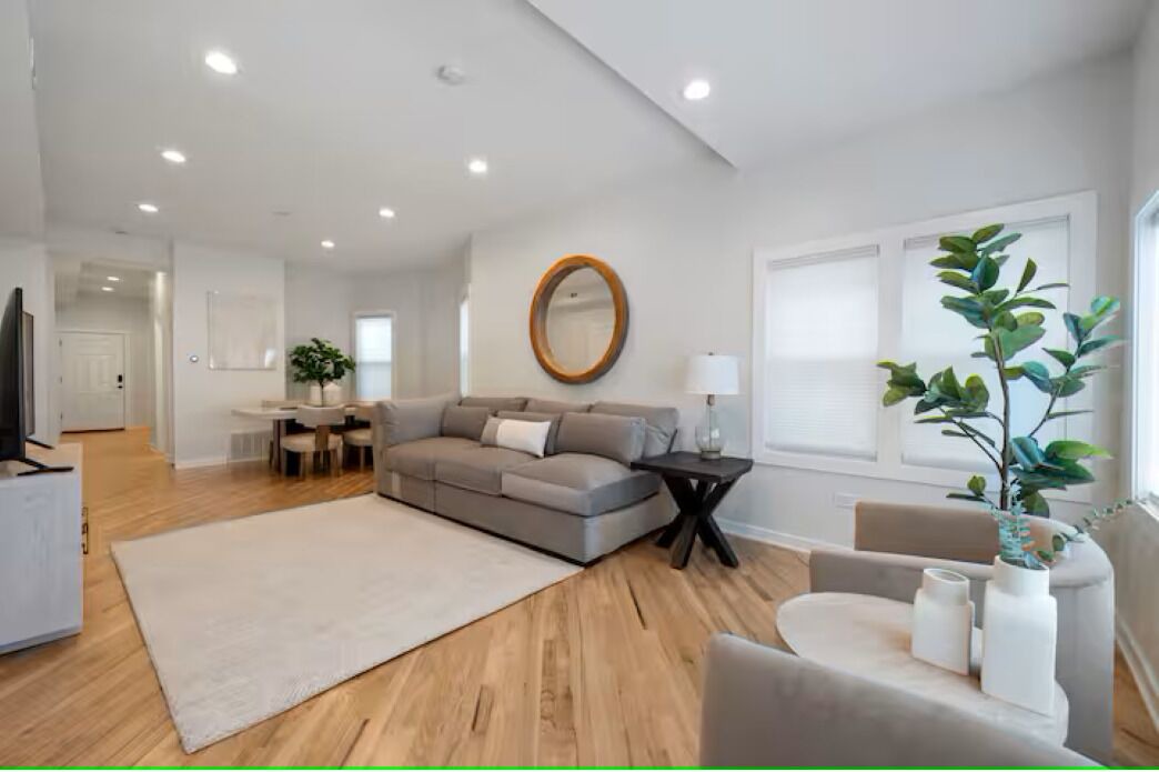Photo of Livingroom in North Center