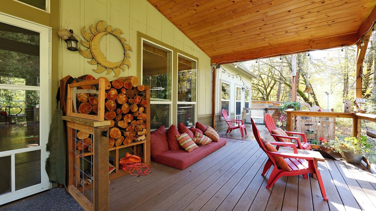 Photo of Patio Balcony in Trail