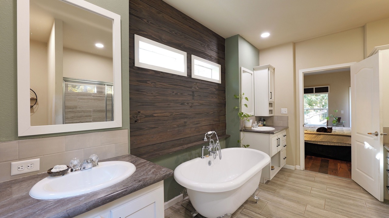Photo of Bathroom in Trail