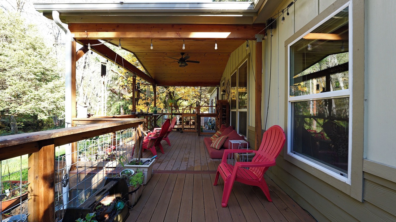 Photo of Patio Balcony in Trail