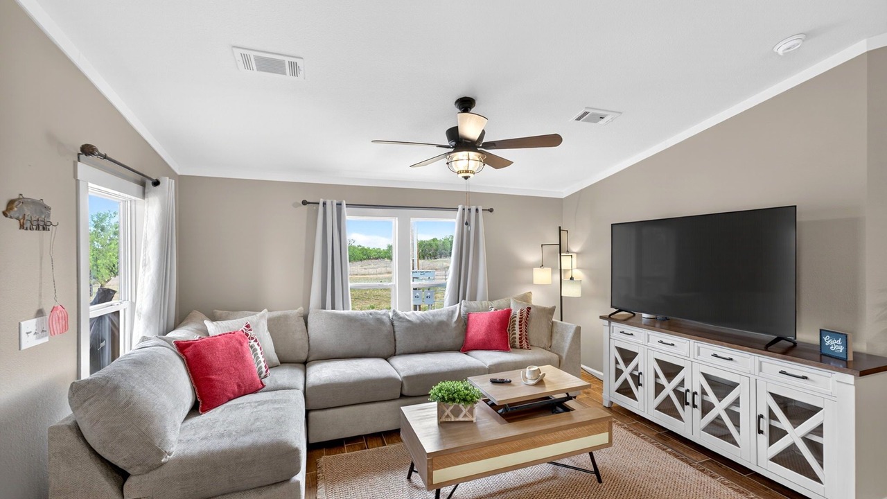 Photo of Livingroom in Adkins
