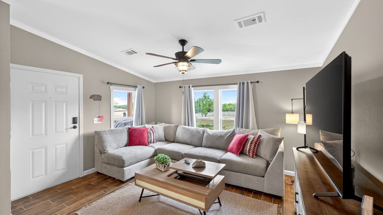 Photo of Livingroom in Adkins