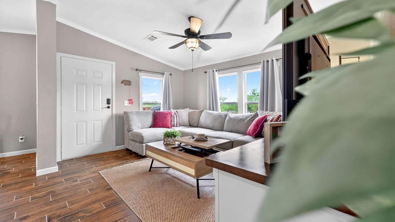 Photo of Livingroom in Adkins