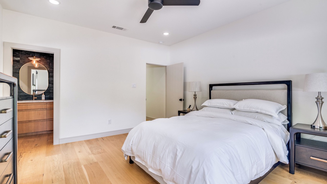Photo of Bedroom in Caney City