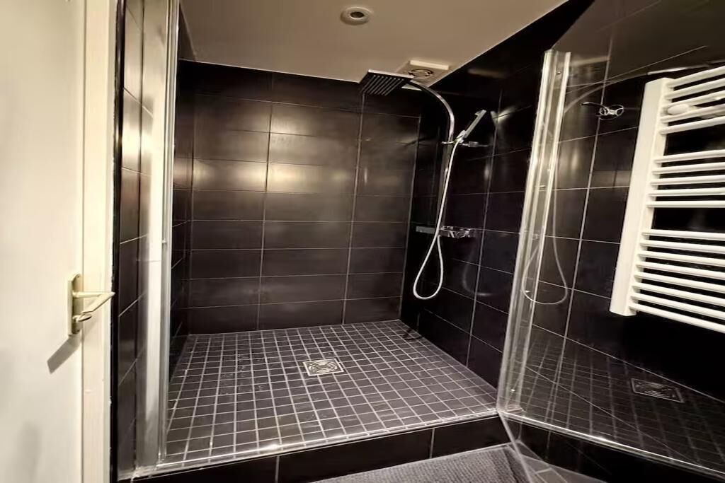 Photo of Bathroom in Quartier de la Folie-Mericourt