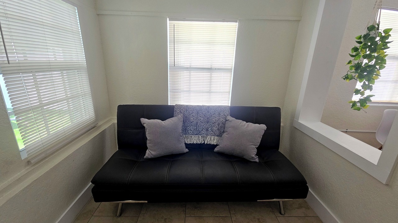 Photo of Livingroom in River Oaks