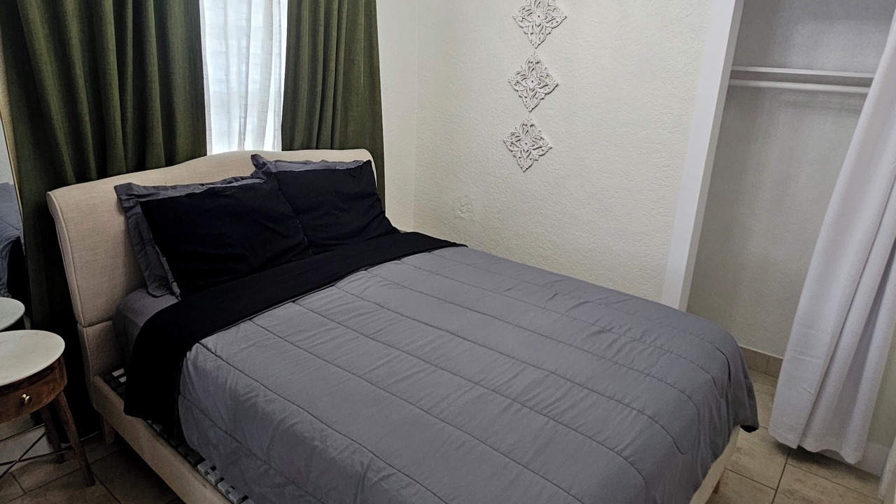 Photo of Bedroom in River Oaks