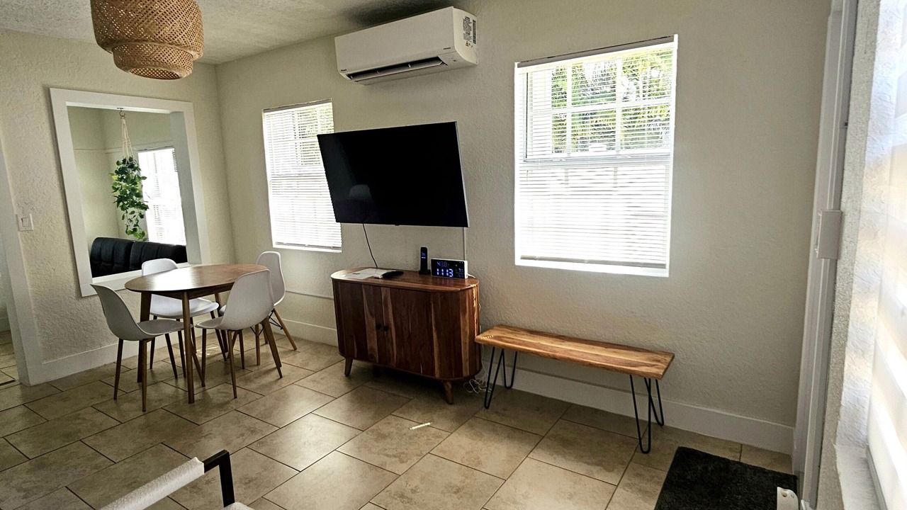 Photo of Livingroom in River Oaks
