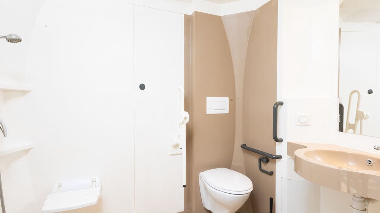 Photo of Bathroom in Lezignan-Corbieres