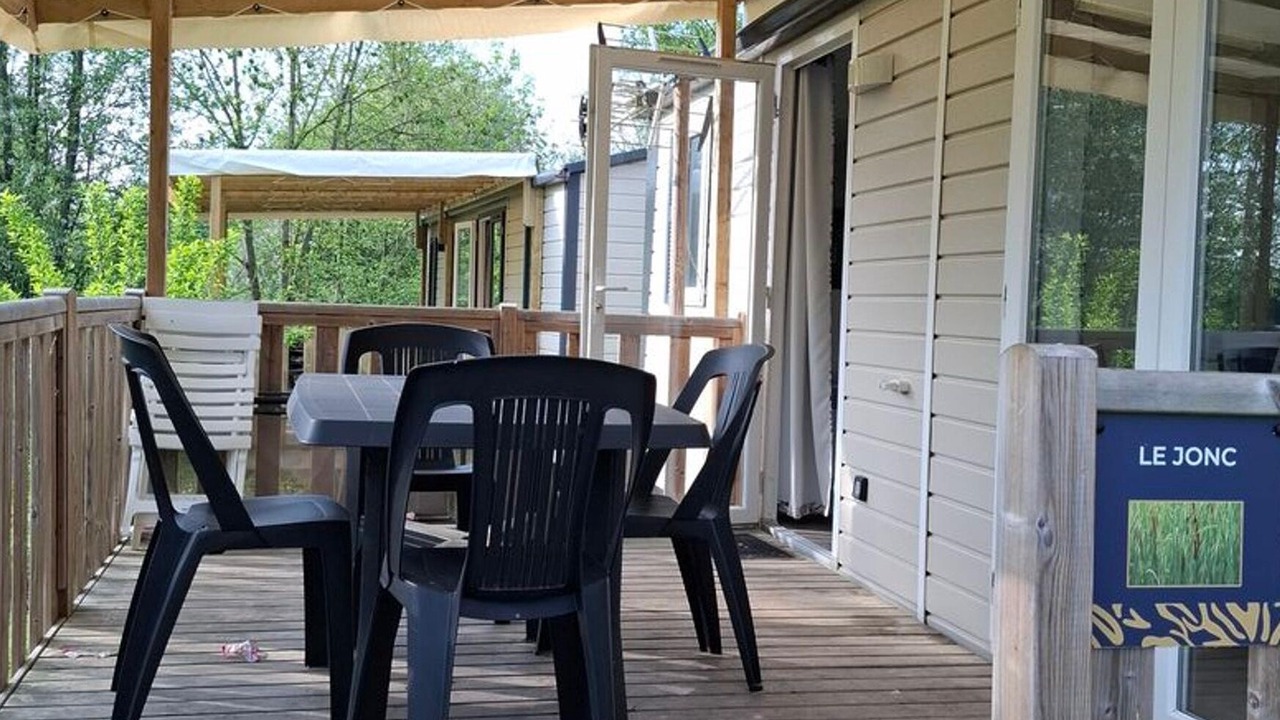 Photo of Outdoor in Long