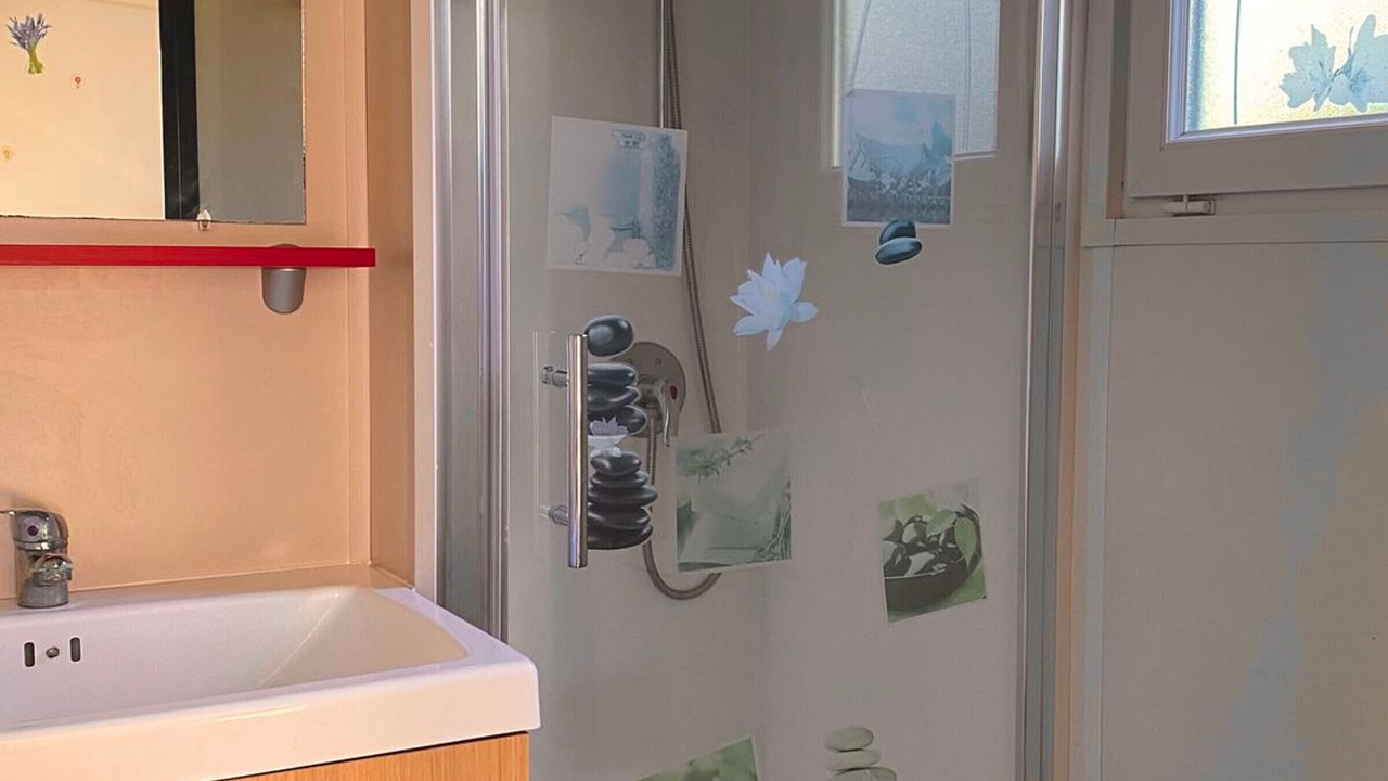 Photo of Bathroom in Angicourt
