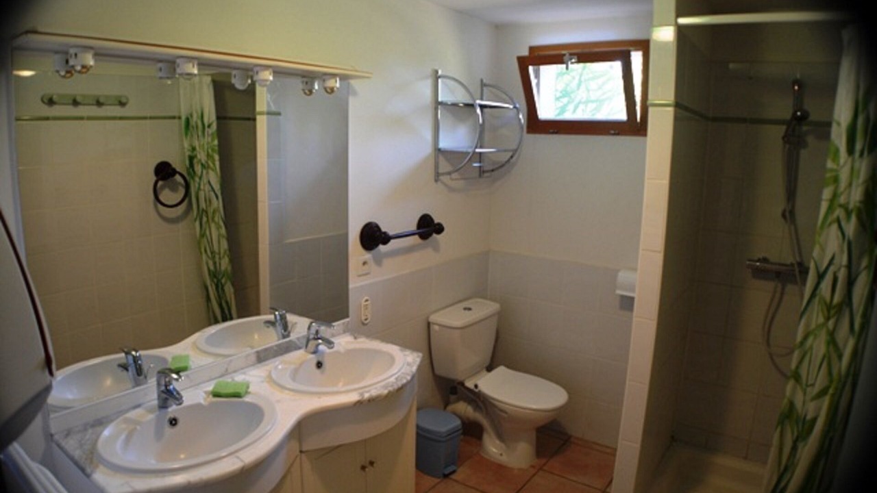 Photo of Bathroom in Grospierres