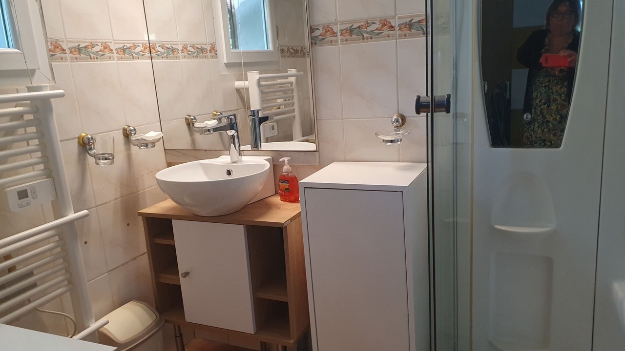Photo of Bathroom in Lesperon