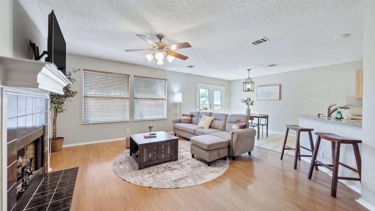 Photo of Livingroom in Cat Hollow
