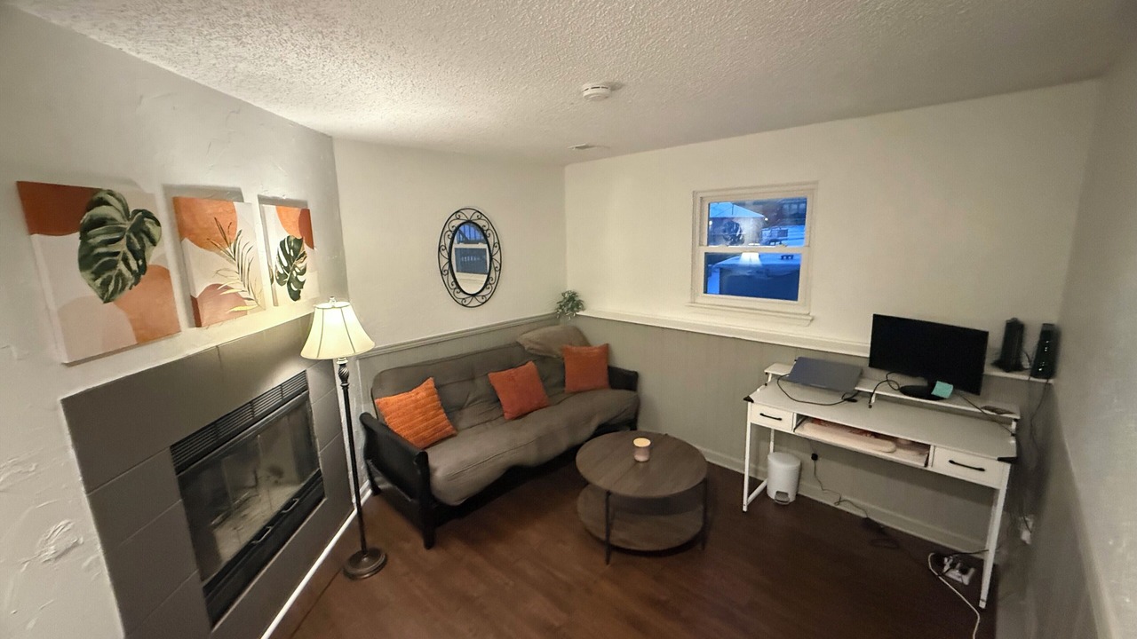 Photo of Livingroom in Merriam