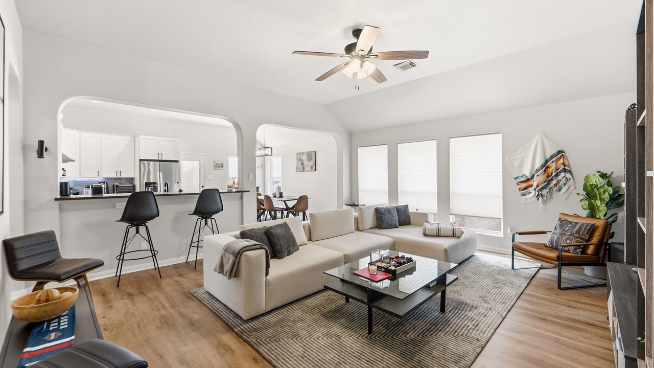 Photo of Livingroom in Pioneer Crossing