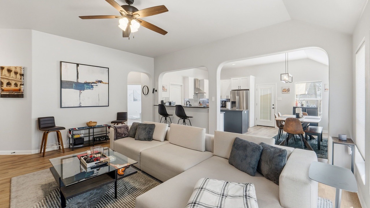 Photo of Livingroom in Pioneer Crossing