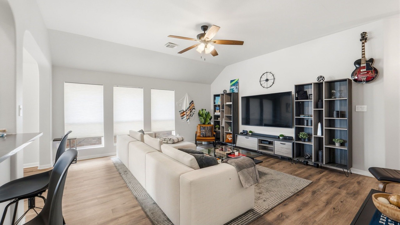 Photo of Livingroom in Pioneer Crossing