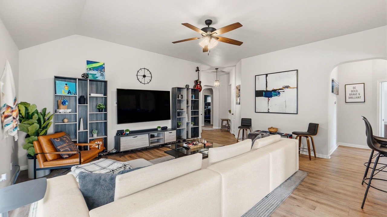 Photo of Livingroom in Pioneer Crossing
