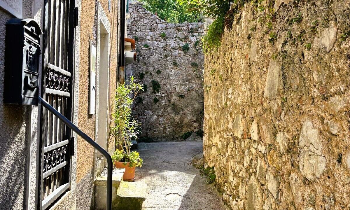 Photo of Outdoor in Cres