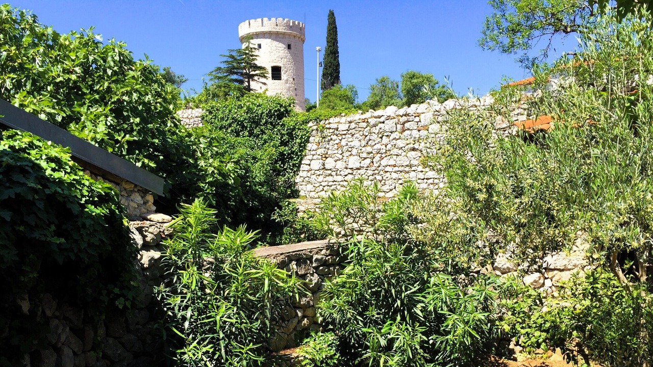Photo of Outdoor in Cres