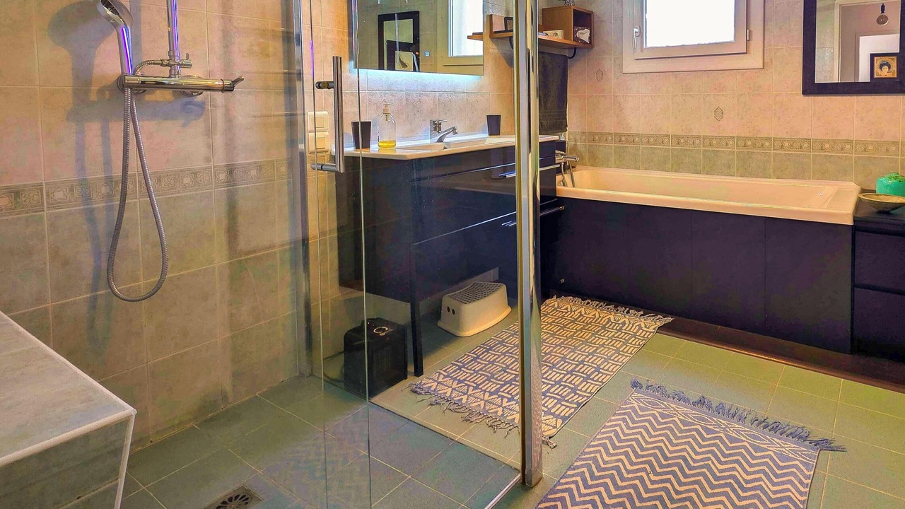 Photo of Bathroom in Saint-Mamert-du-Gard