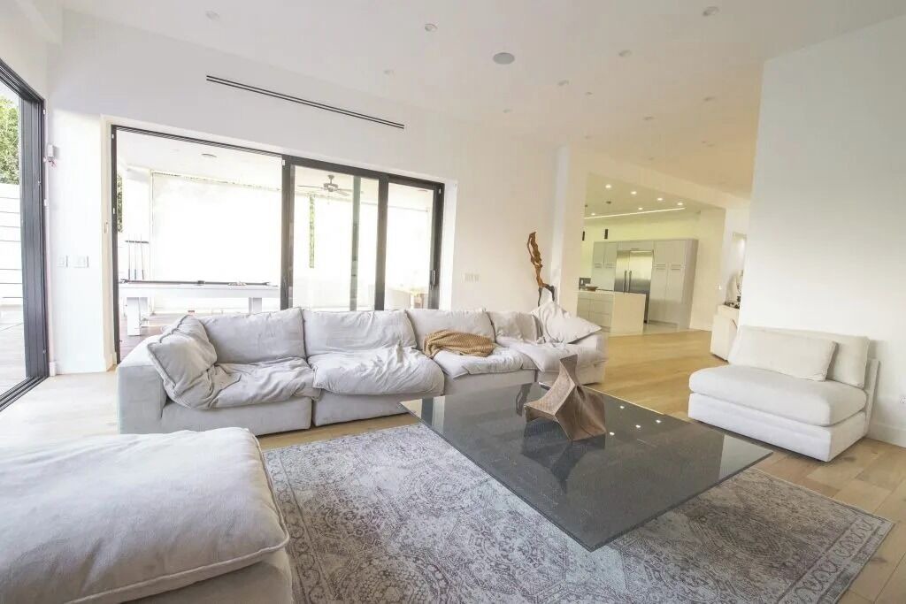 Photo of Livingroom in Melrose