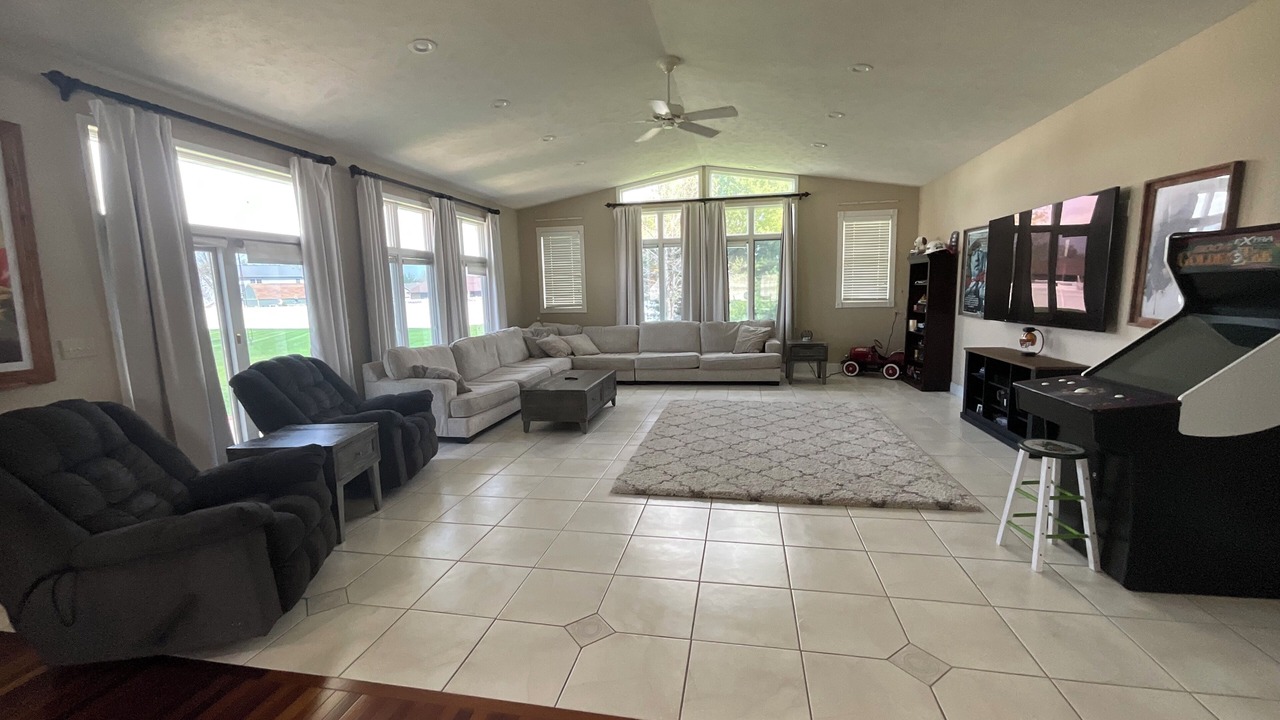 Photo of Livingroom in Pontiac