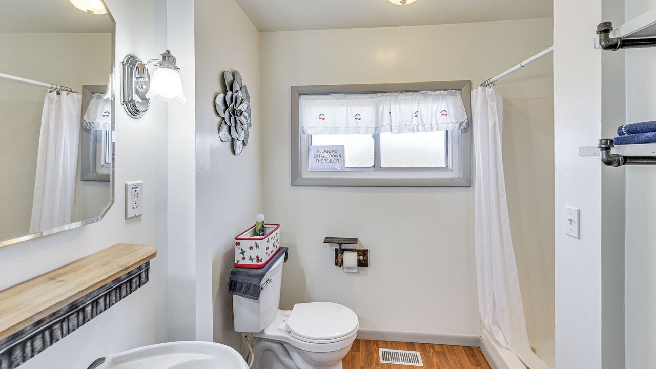 Photo of Bathroom in Central Lake