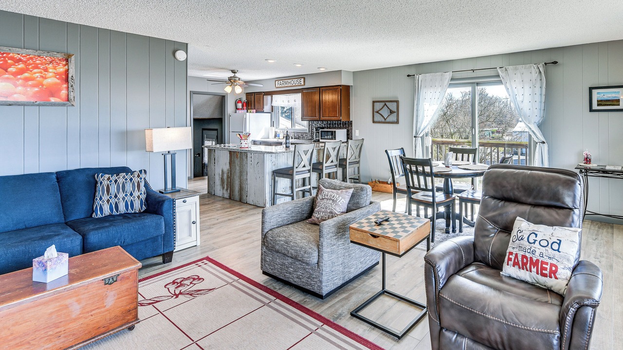 Photo of Livingroom in Central Lake