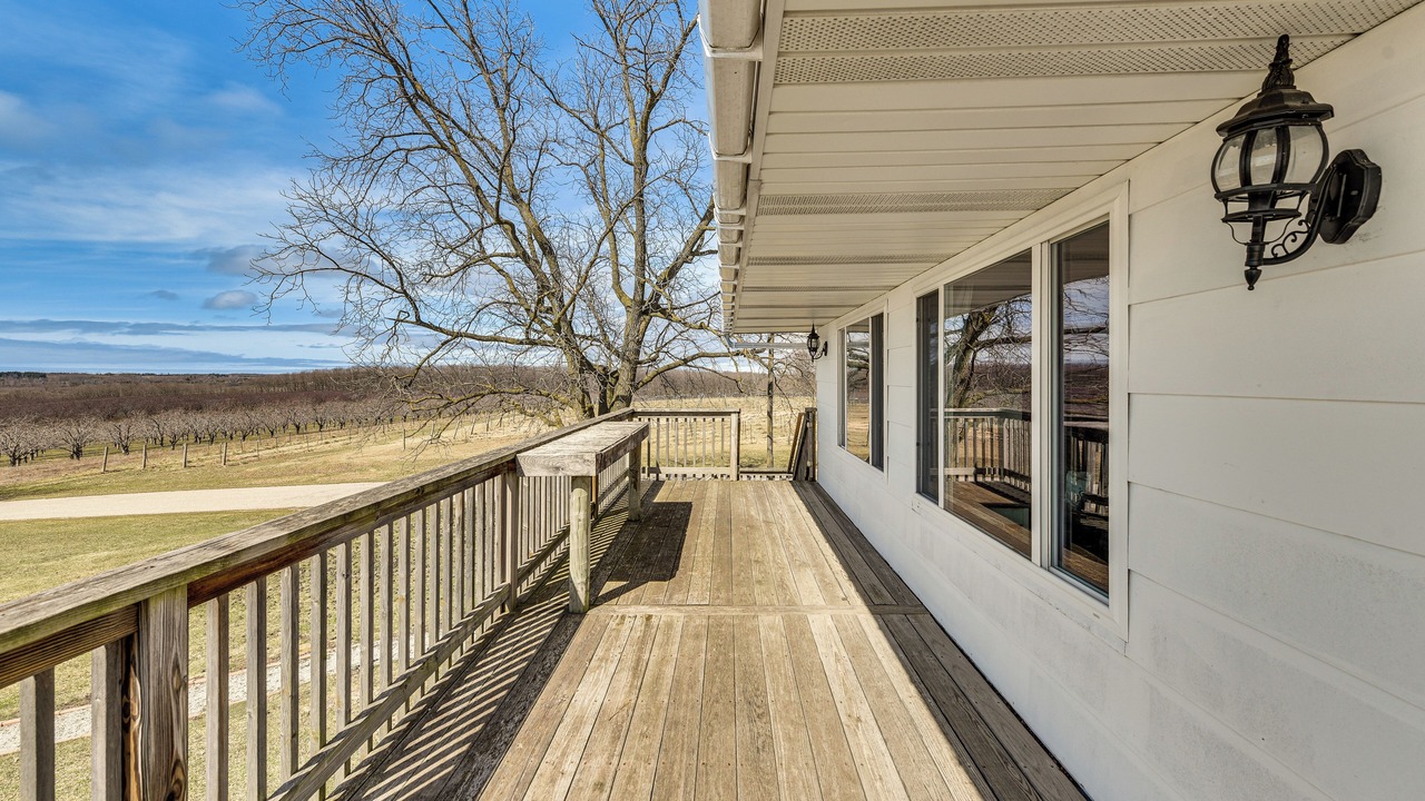 Photo of Patio Balcony in Central Lake
