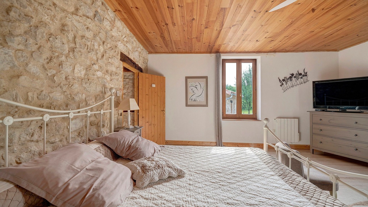 Photo of Bedroom in Castelnau-de-Montmiral