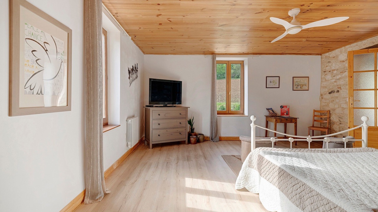 Photo of Bedroom in Castelnau-de-Montmiral