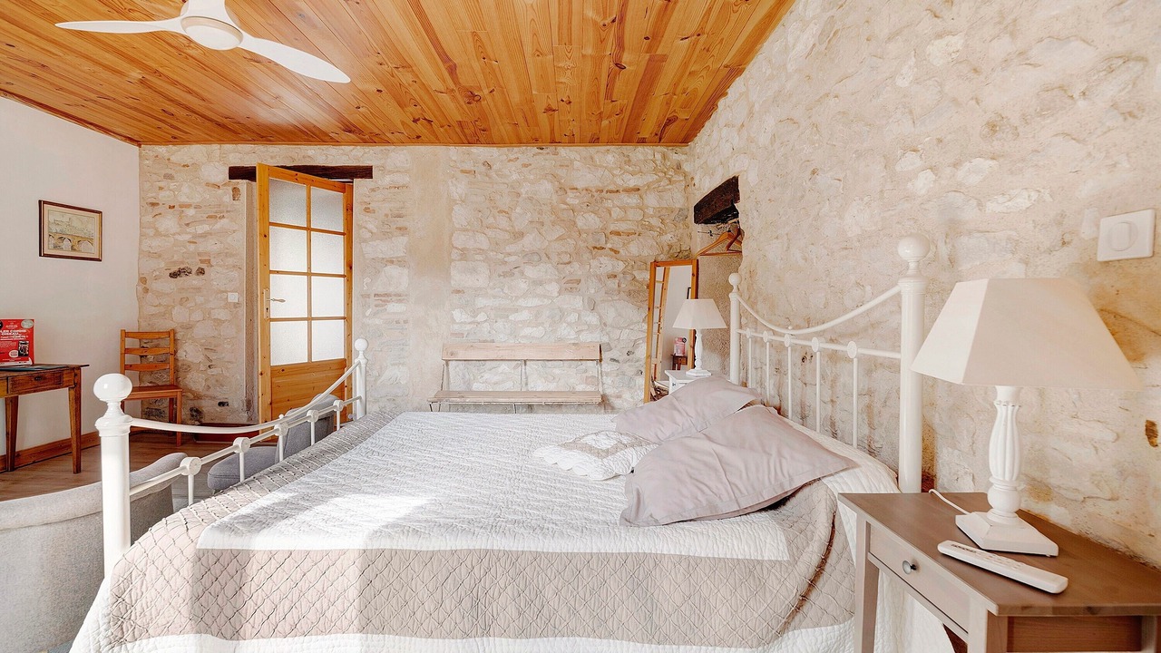 Photo of Bedroom in Castelnau-de-Montmiral