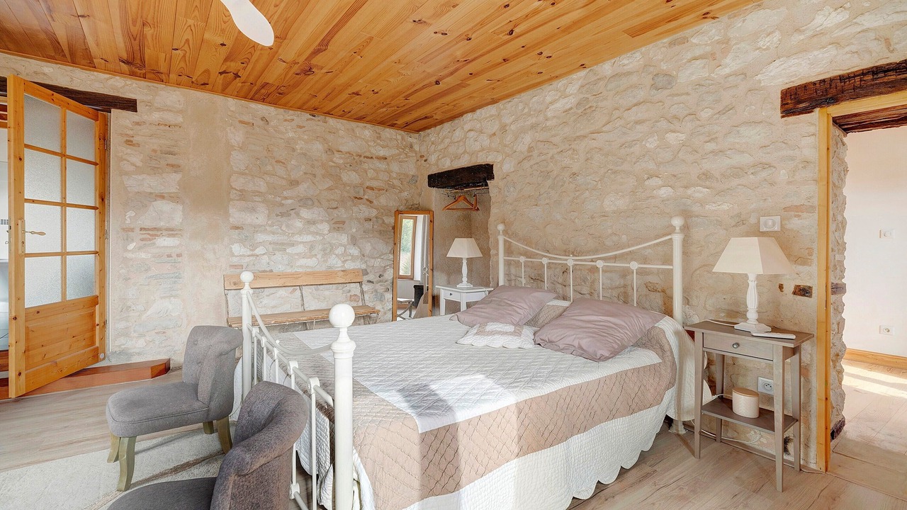 Photo of Bedroom in Castelnau-de-Montmiral