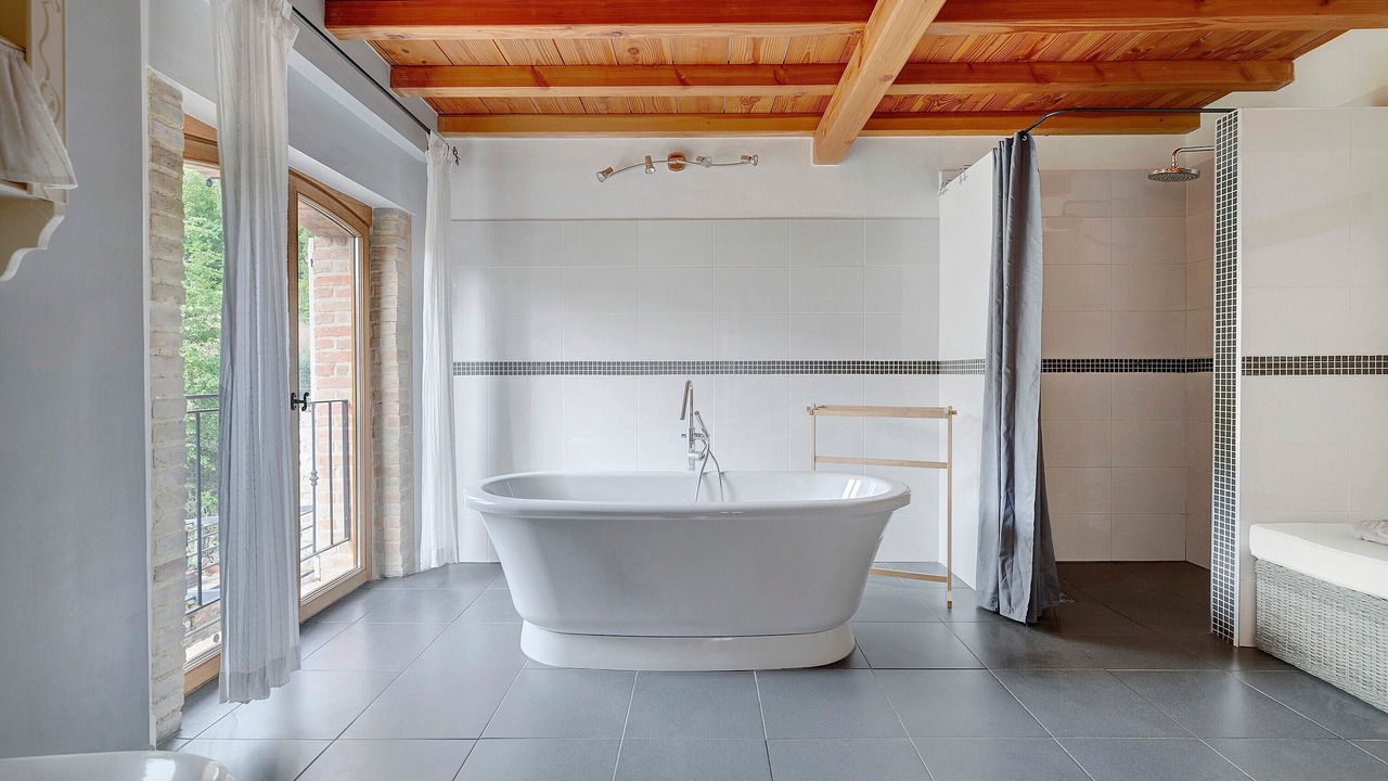 Photo of Bathroom in Castelnau-de-Montmiral