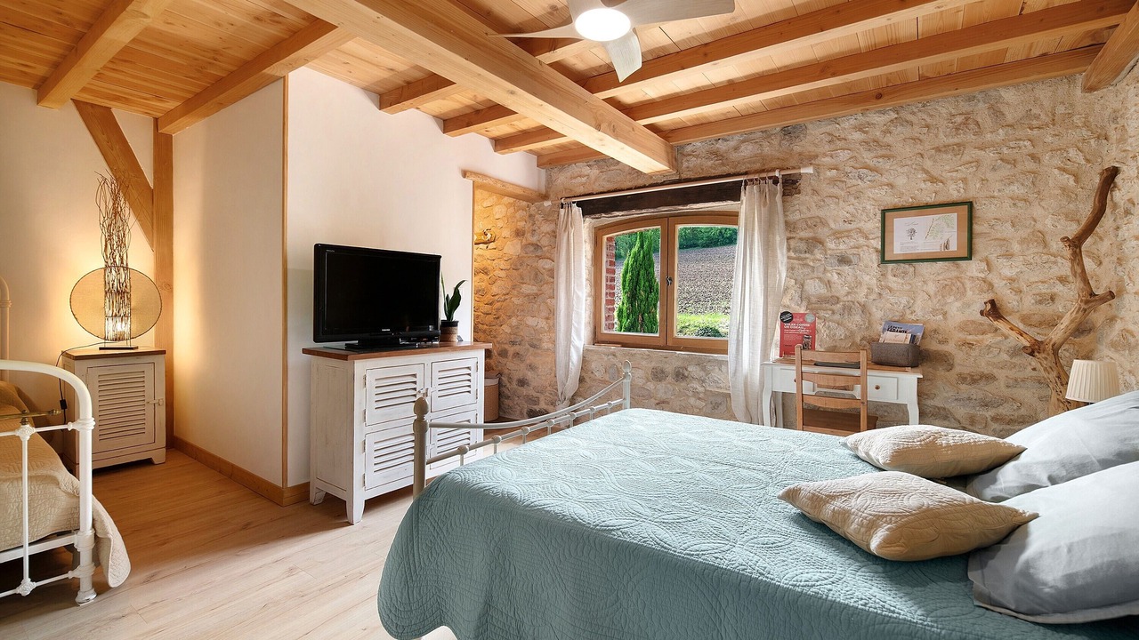 Photo of Bedroom in Castelnau-de-Montmiral