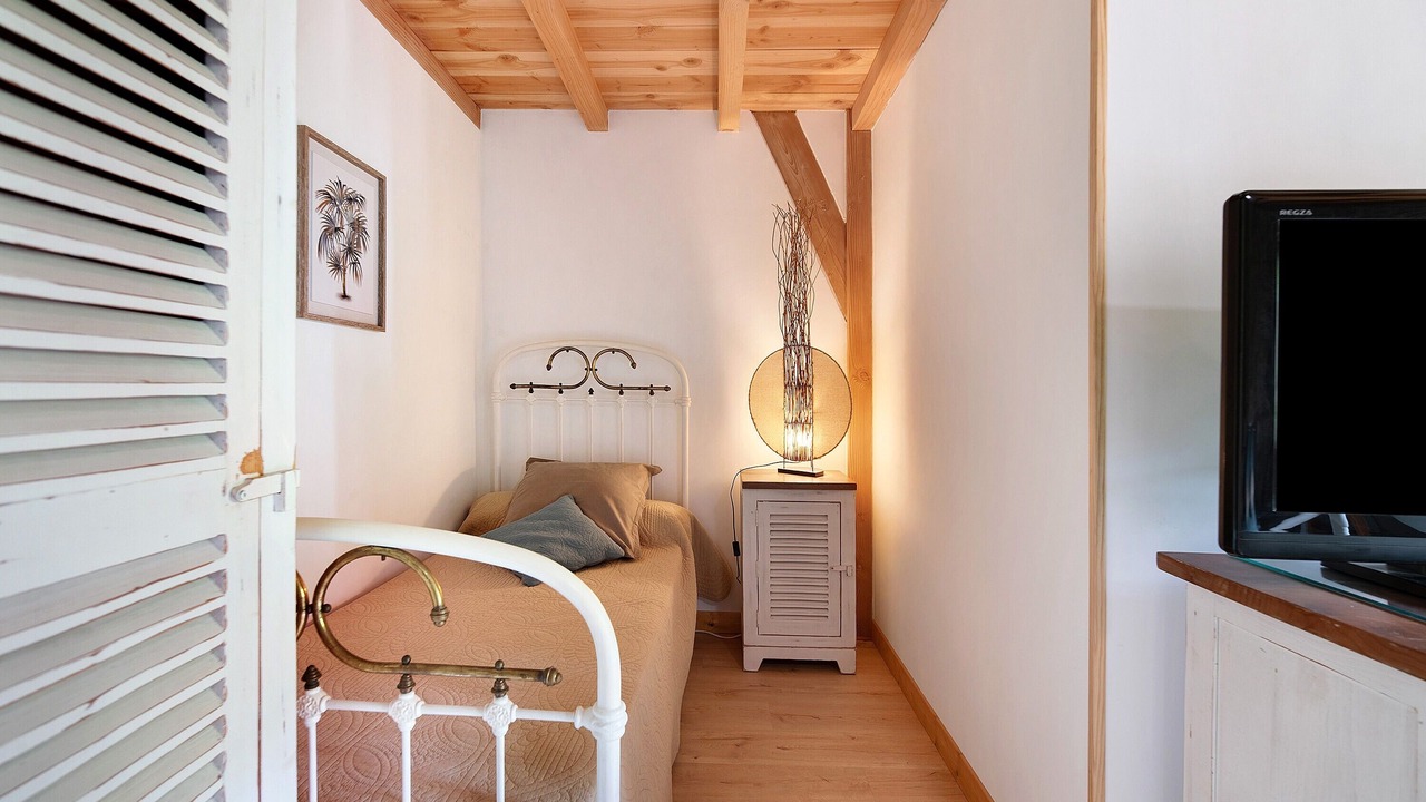 Photo of Bedroom in Castelnau-de-Montmiral