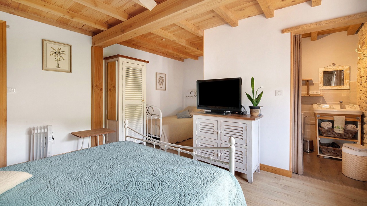 Photo of Bedroom in Castelnau-de-Montmiral