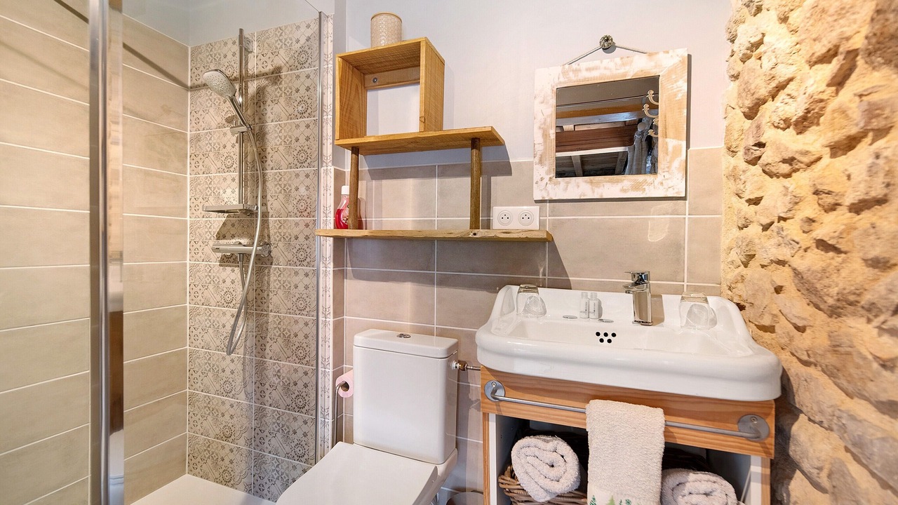 Photo of Bathroom in Castelnau-de-Montmiral