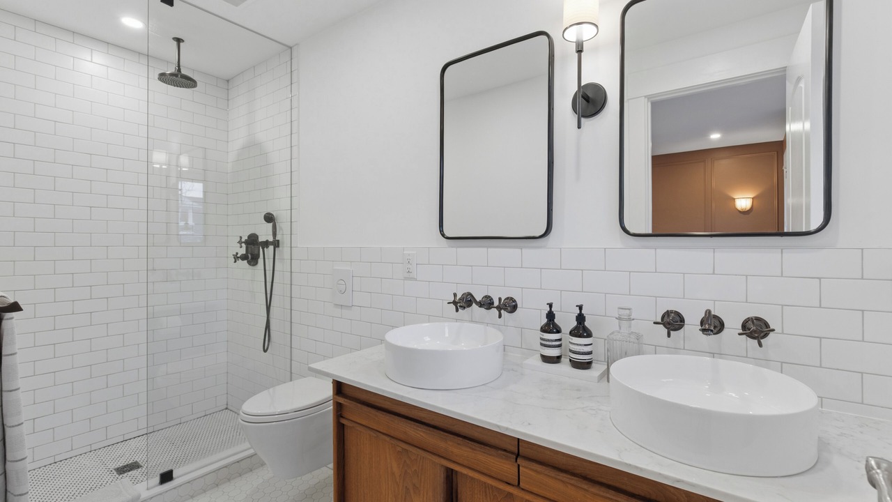 Photo of Bathroom in Roncesvalles Village