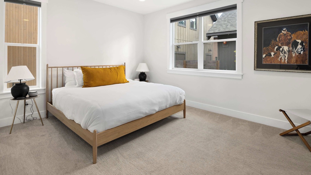Photo of Bedroom in Roslyn