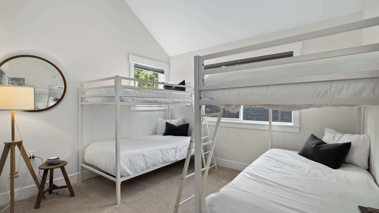 Photo of Bedroom in Roslyn