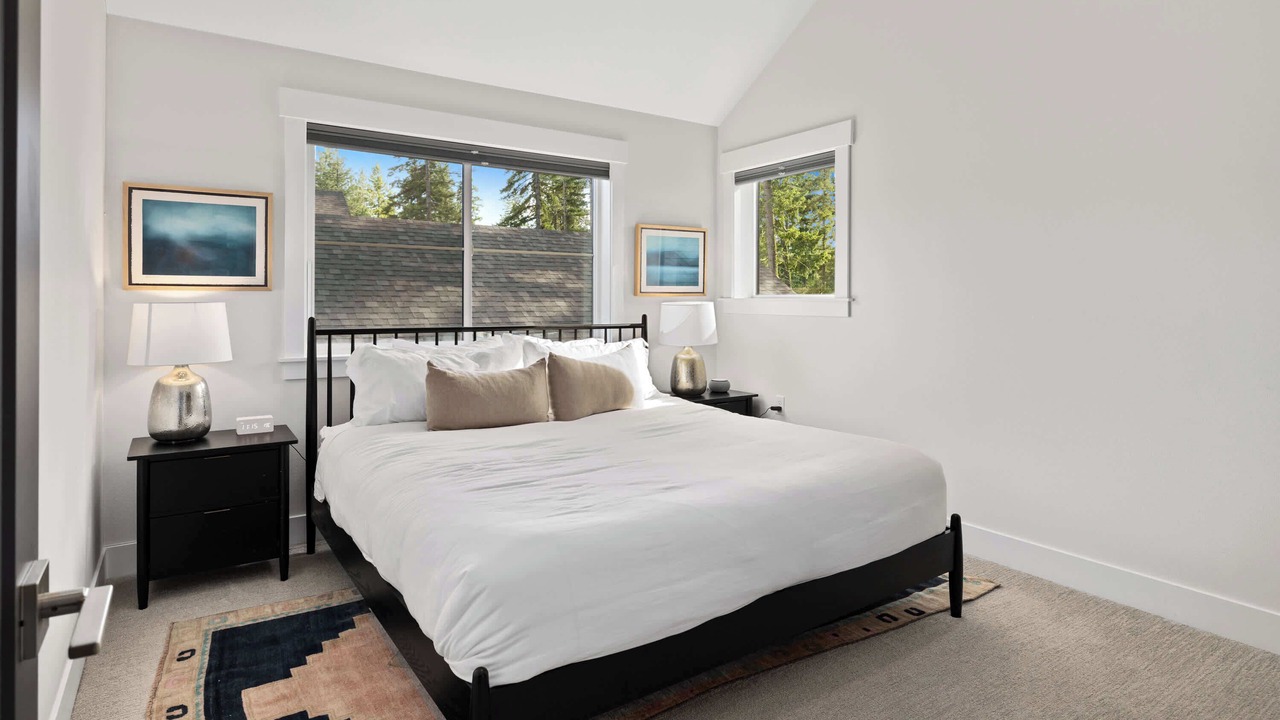 Photo of Bedroom in Roslyn