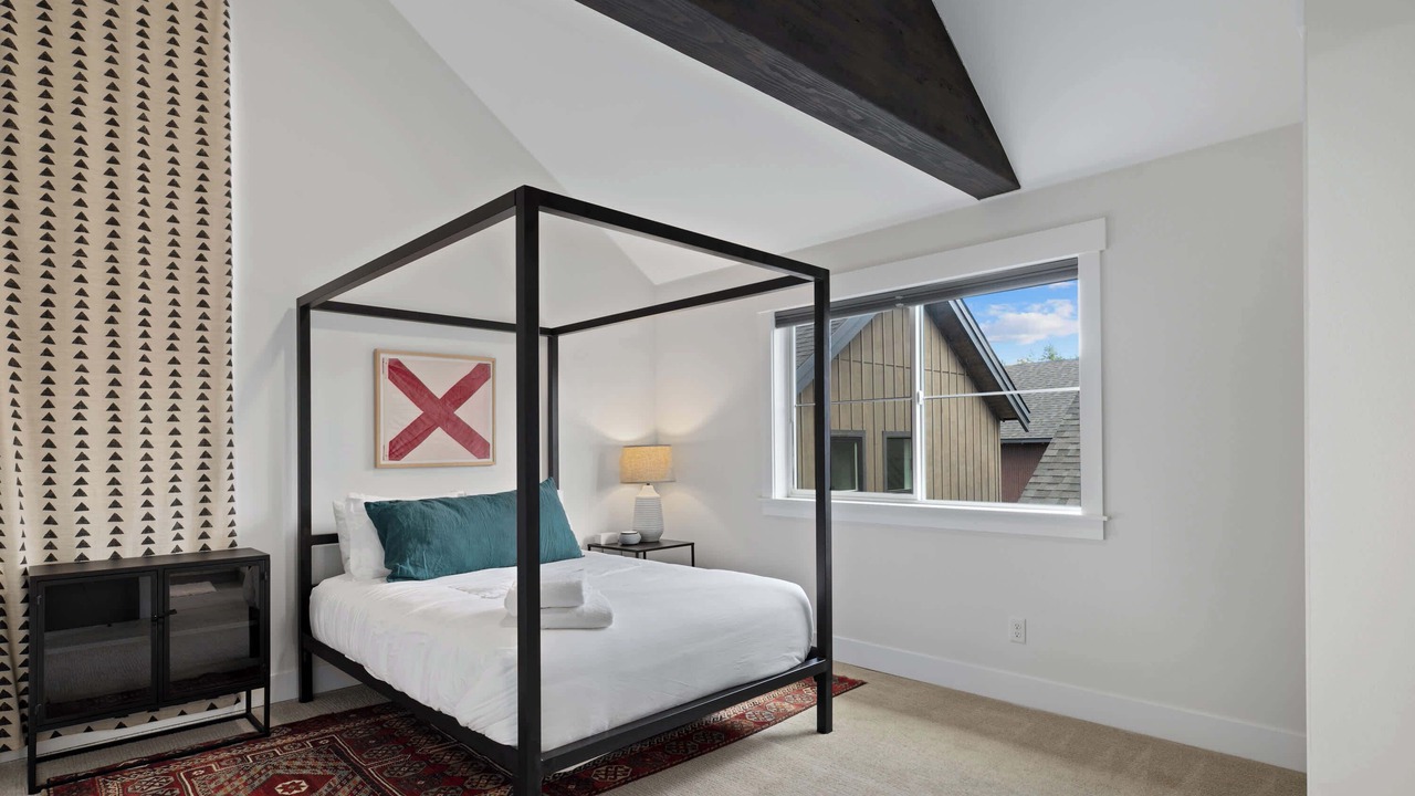 Photo of Bedroom in Roslyn